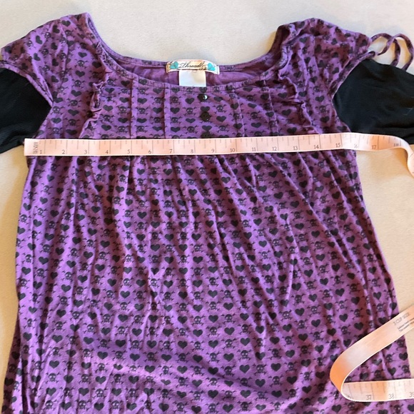 A novelty Junior top from the Hot Topic store in pre owned condition. - Picture 2 of 3